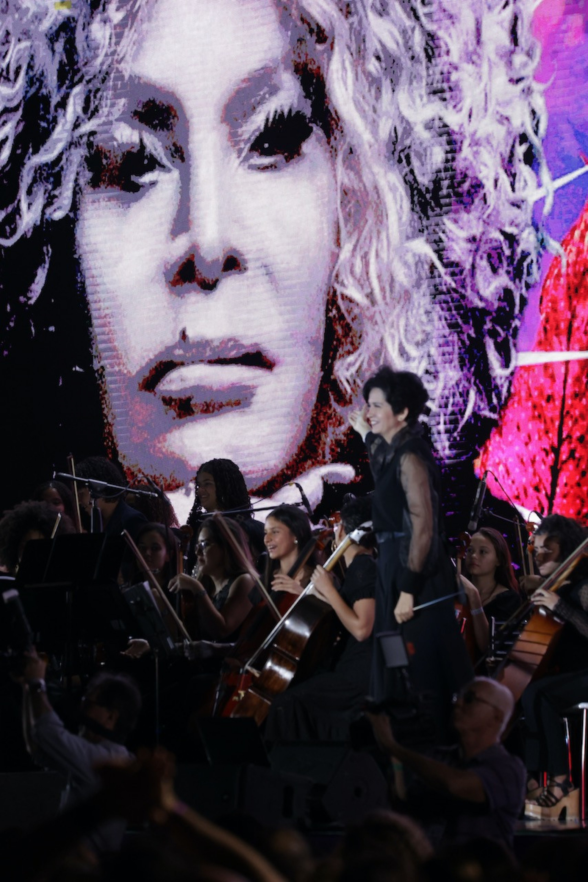 Orquestra Sinfônica Chiquinha Gonzaga se apresenta durante a 5ª edição do Festival do Leitor, com projeção de fotos de Elza Soares - Anderson Borde / AgNews