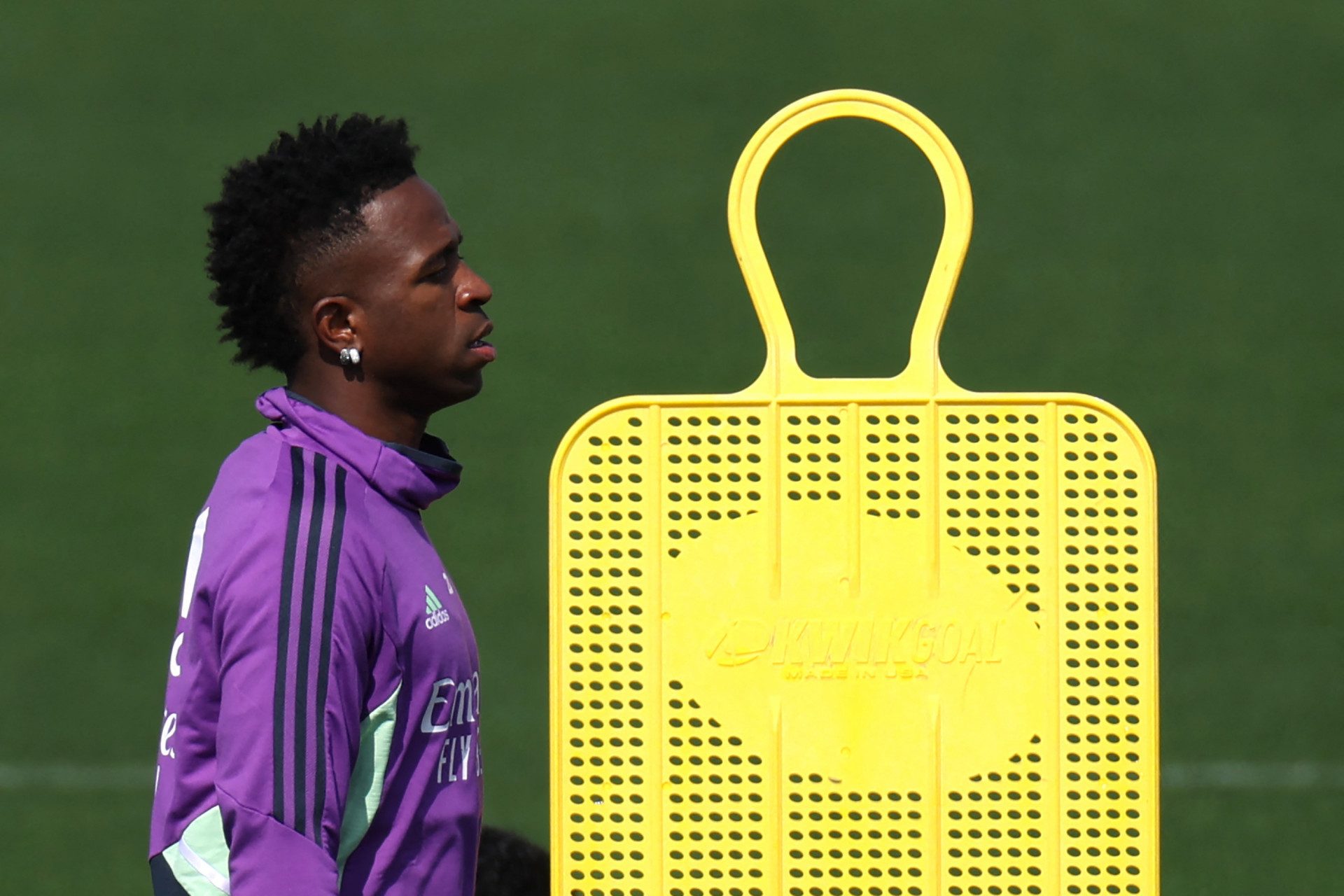 Proposta foi inserida na pauta da C&acirc;mara do Rio ap&oacute;s &uacute;ltimas discuss&otilde;es sobre caso de racismo sofrido por Vini Jr. durante a partida de domingo (21) entre Real Madrid e Valencia - AFP