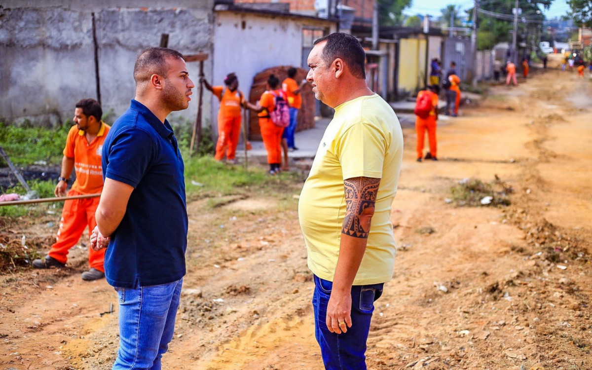 Secret&aacute;rios Matheus e Paulo S&eacute;rgio Luna foram a Vila Maia e levantaram os problemas do bairro