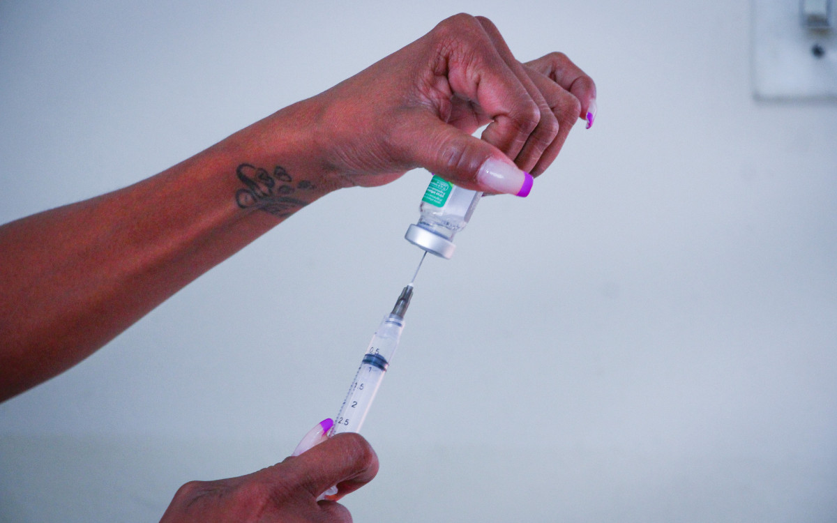 A vacina&ccedil;&atilde;o contra a gripe ir&aacute; at&eacute; o dia 31 de mar&ccedil;o em todo o Brasil