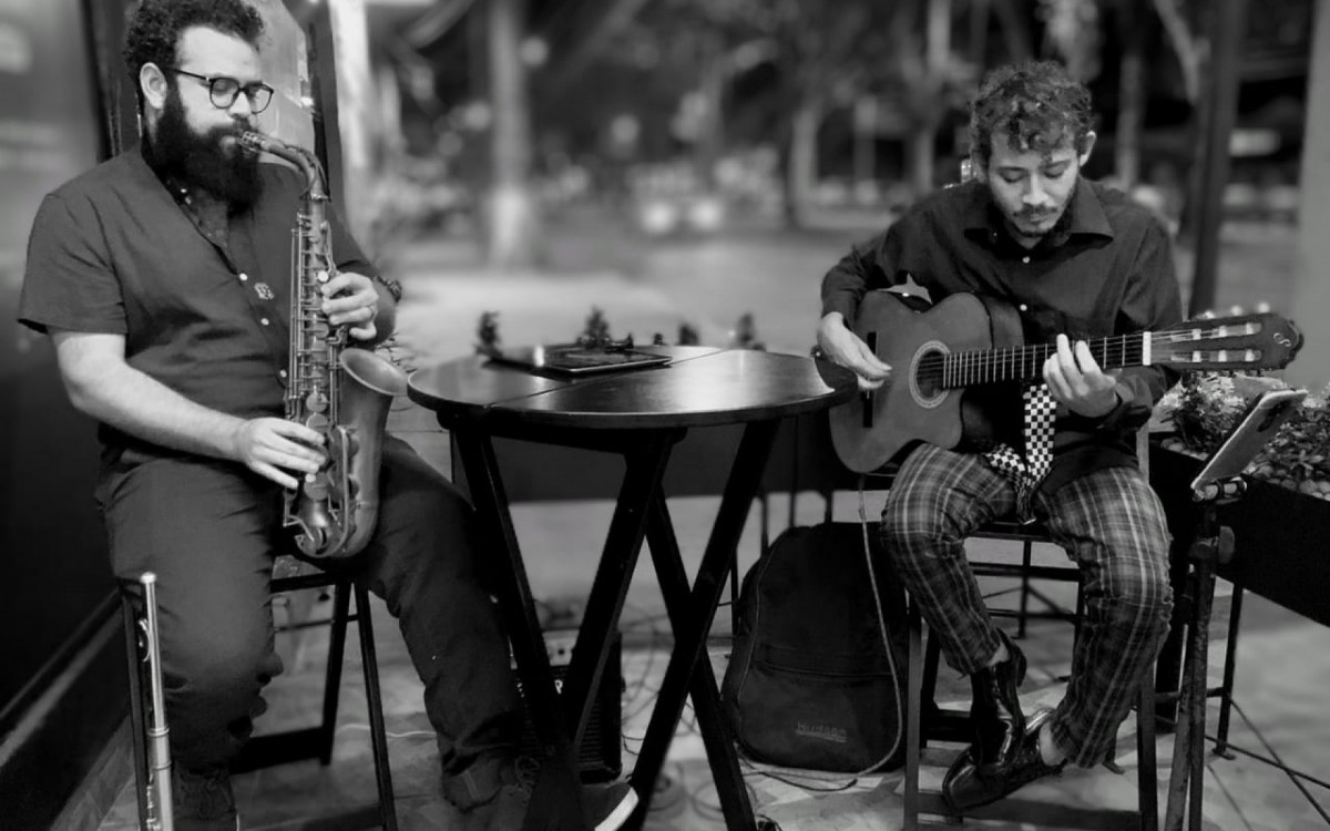 O duo Conversa Afinada faz um Sunset &agrave;s 18h, no s&aacute;bado, &agrave;s 18h