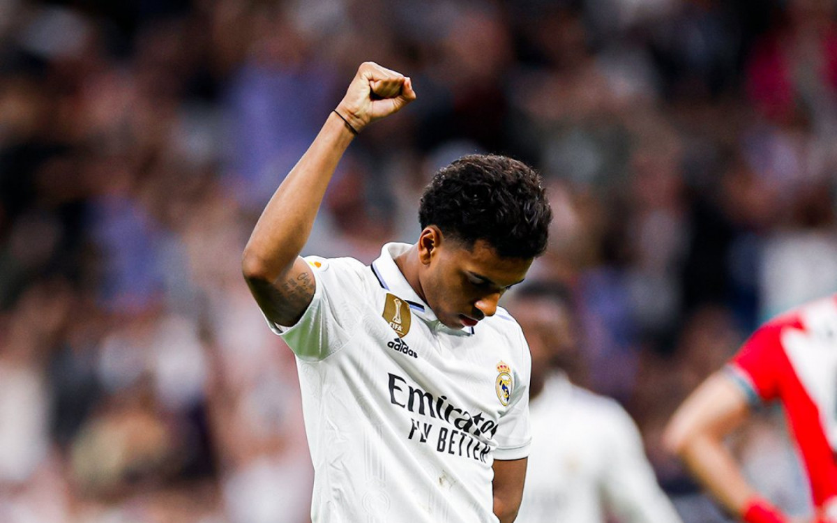 Rodrygo faz gesto contra o racismo após marcar o gol da vitória do Real Madrid