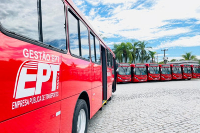 Passageiras do ônibus vermelhinho caem do coletivo em Maricá