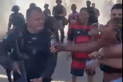 Vídeo: ação para demolir prédios irregulares tem confusão entre PMs e moradores na comunidade do Rato Molhado