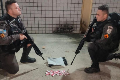 Homem é preso com papelotes de cocaína em Guapimirim