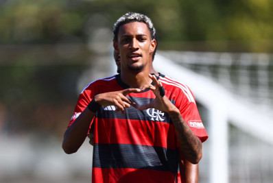 Com três gols de Pedrinho, Flamengo vence Botafogo por 6 a 1 no Carioca sub-20