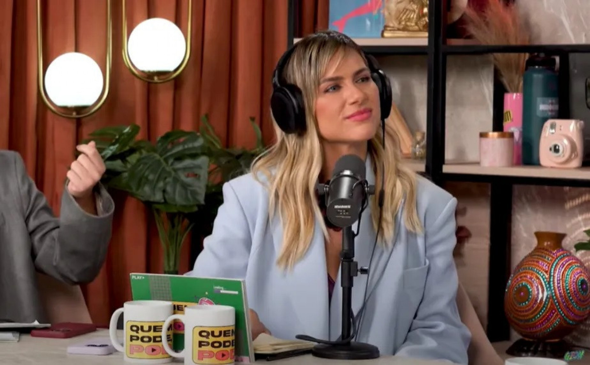Giovanna Ewbank revelou proposta de sexo à três feita por Deborah Secco - Reprodução/Youtube