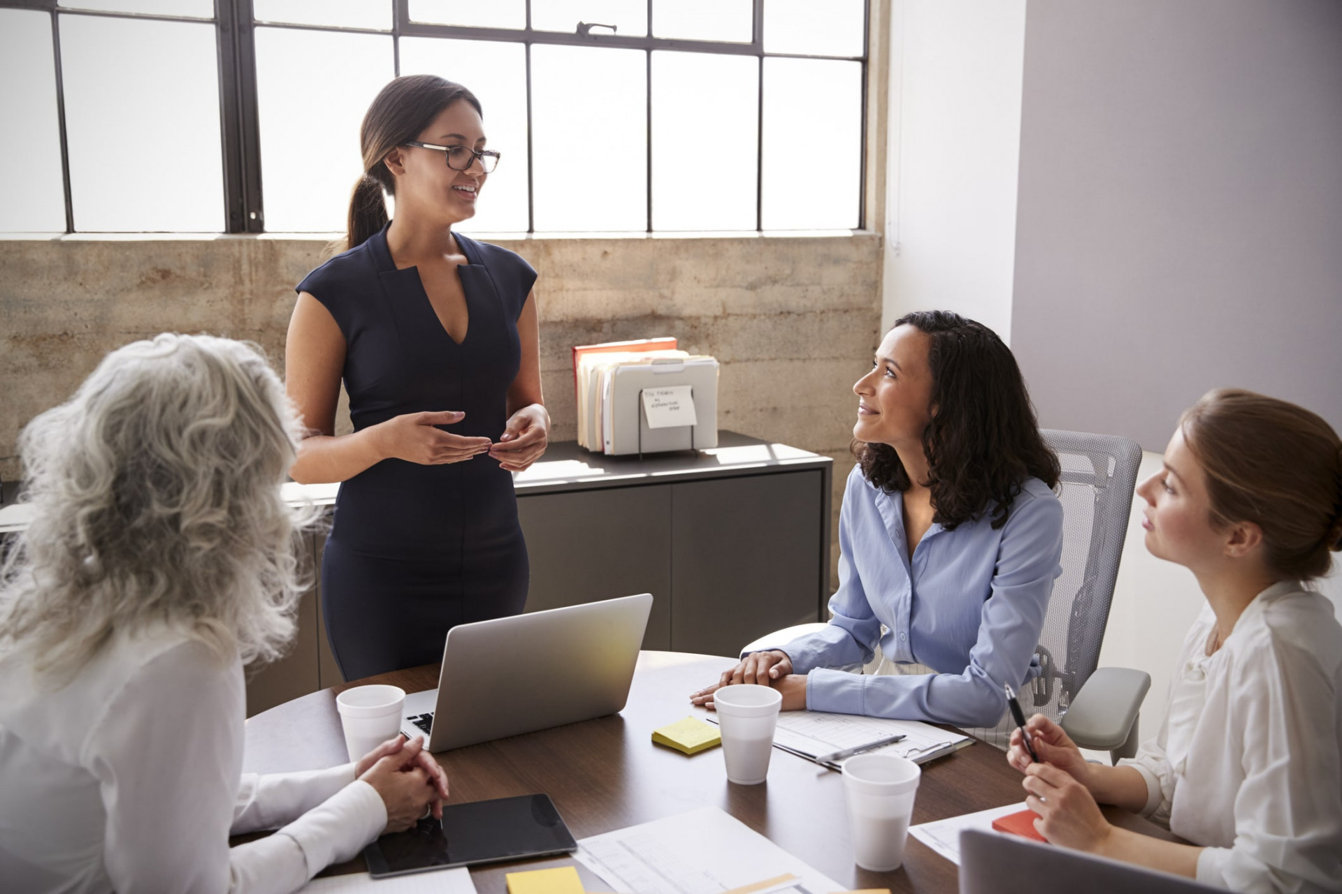 Empresa abre vagas de emprego para contratar mulheres