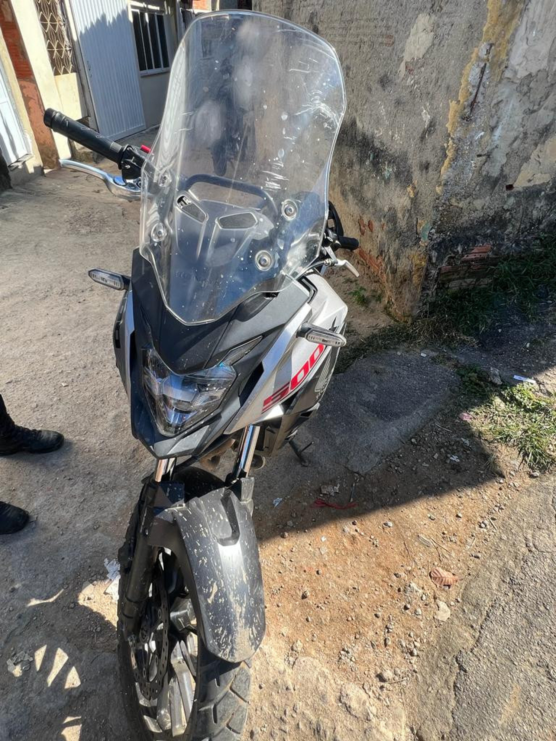 PMs ecuperaram três carros e uma motocicleta roubados na comunidade do Flexal - Divulgação/Polícia Militar