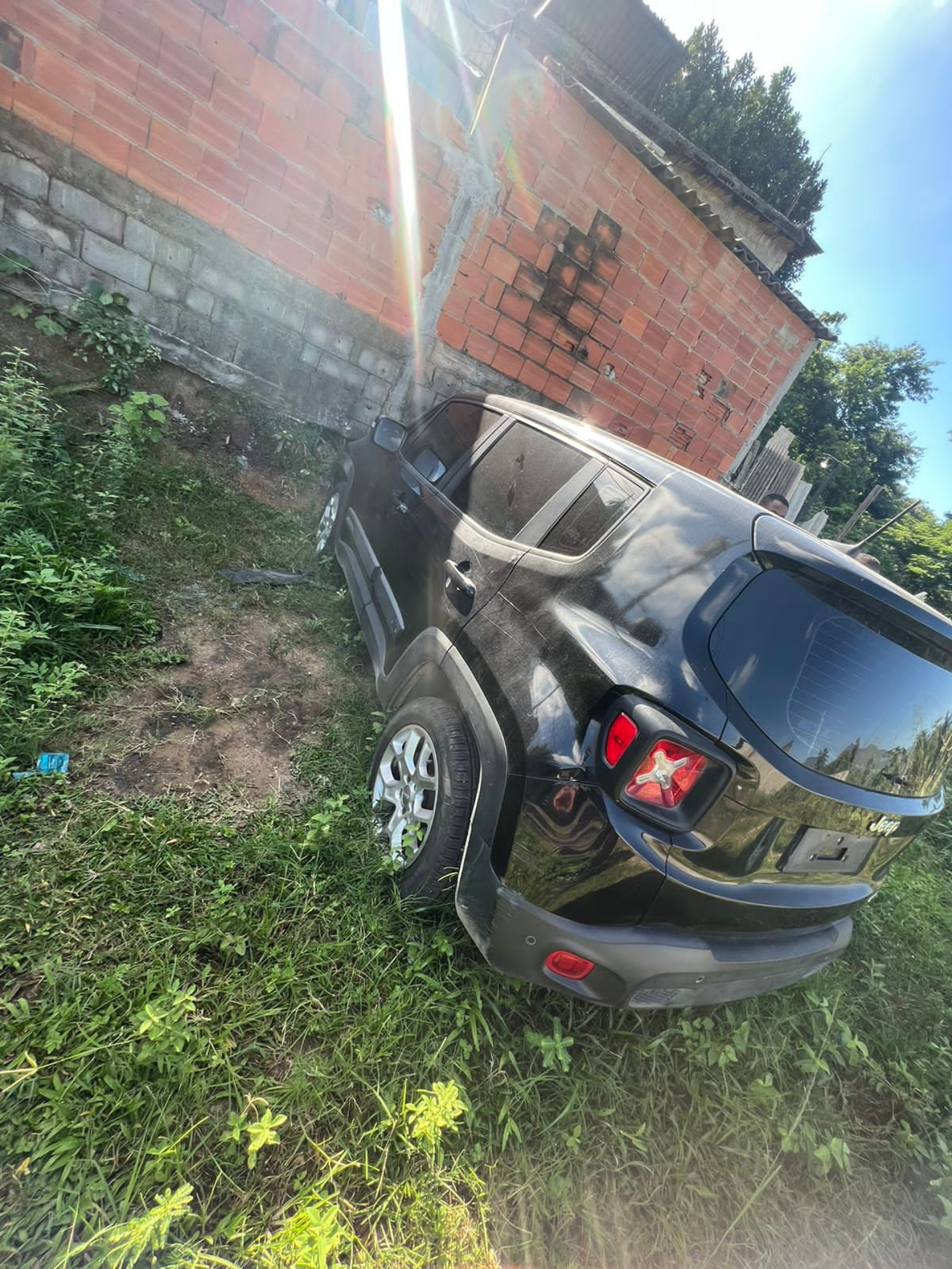 PMs ecuperaram três carros e uma motocicleta roubados na comunidade do Flexal - Divulgação/Polícia Militar