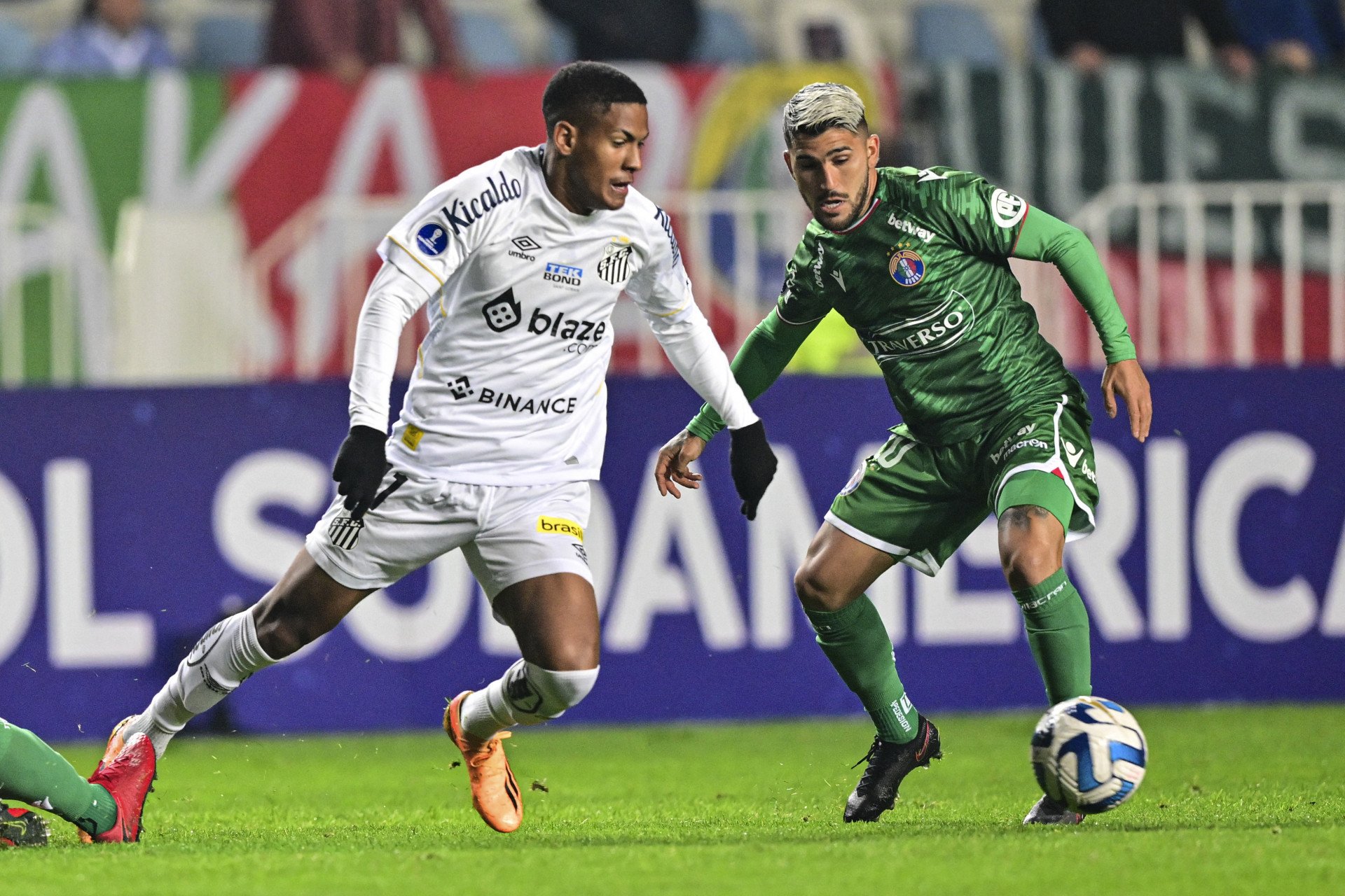 Santos cobra Conmebol depois de jogadores sofrerem ataques