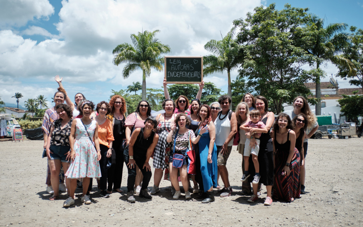 Integrantes do coletivo literário feminino Escreviventes em encontro na Feira Literária Internacional de Paraty (Flip), em 2022 - Ricardo Rogers Paranhos