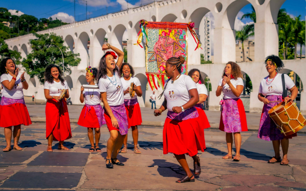 Samba composto por mulheres &eacute; atra&ccedil;&atilde;o da &uacute;ltima quinta-feira de cada m&ecirc;s