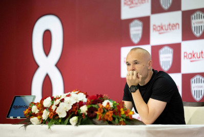 Iniesta anuncia saída do Vissel Kobe e descarta aposentadoria: 'Vontade de seguir jogando'