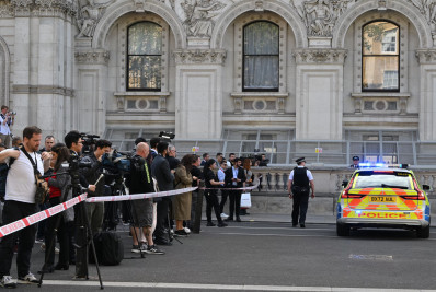 Homem é preso após colisão no acesso à casa do primeiro-ministro do Reino Unido