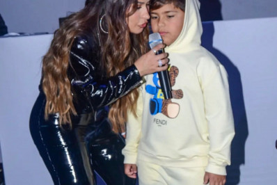 Filho de Simone Mendes mostra talento e emociona  no aniversário da mãe