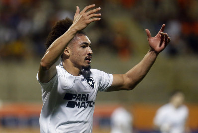 Botafogo recusa proposta milionária da Europa por Adryelson