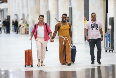 Fred Nicácio e mais famosos circulam pelo aeroporto do Rio