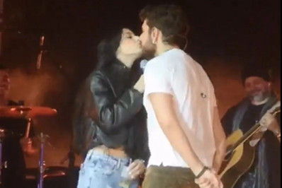 Vídeo! Ana Castela e Gustavo Mioto se beijam durante show em Portugal