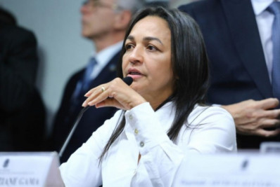 Relatora se irrita com deputado após discussão na CPMI: 'Cale a boca'