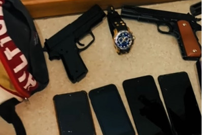 PM prende dois assaltantes com 07 celulares roubados e réplicas de pistolas em Nilópolis