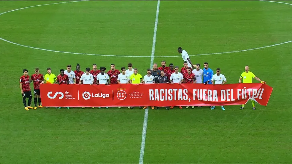 Jogador do Valencia não posa para foto de campanha contra racismo da LaLiga