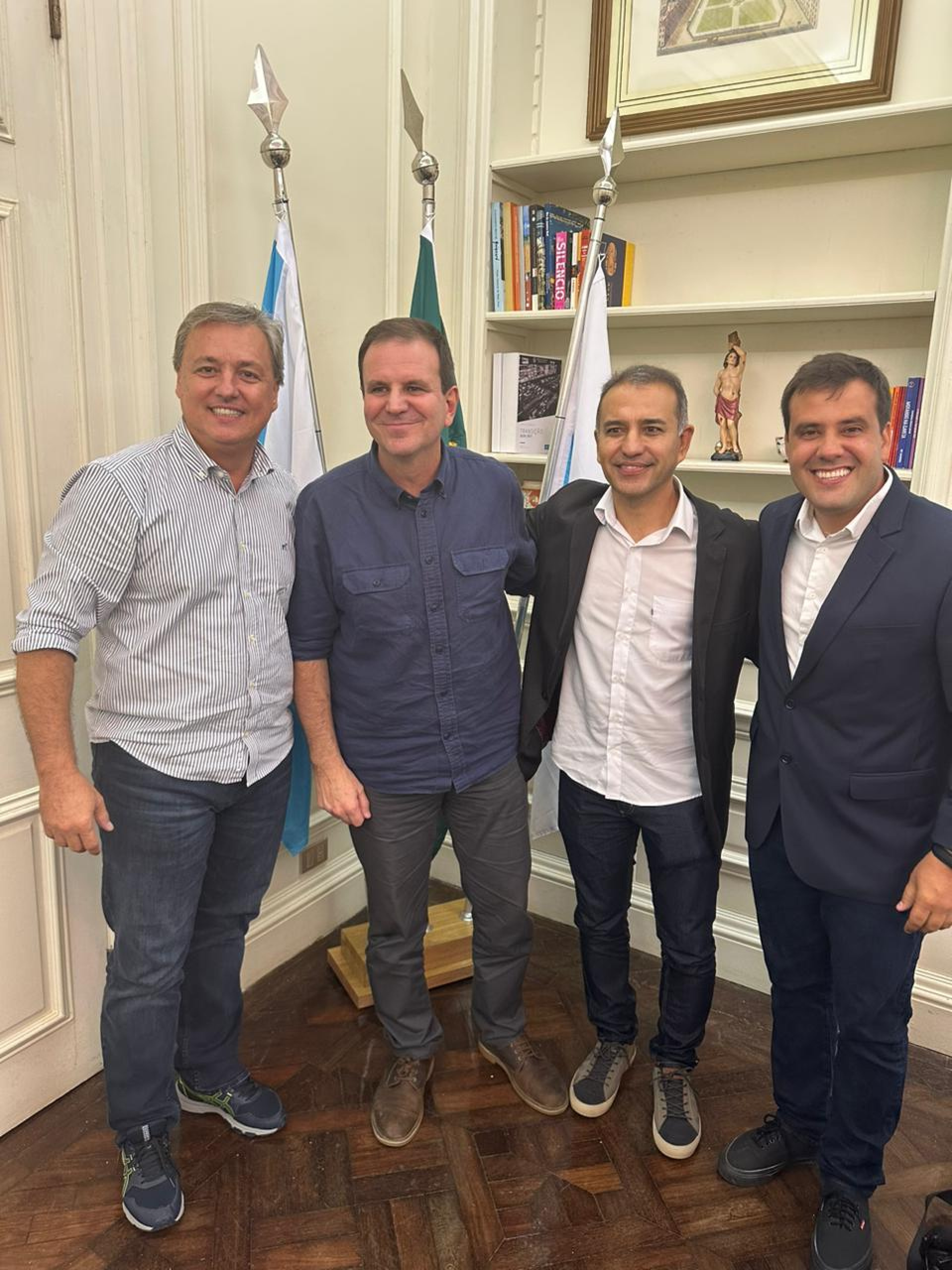 Prefeito de Búzios, Alexandre Martins; prefeito do Rio, Eduardo Paes; prefeito de Iguaba, Vantoil Martins; secretário de Integração, Aquiles Barreto - Renata Cristiane (RC24h)