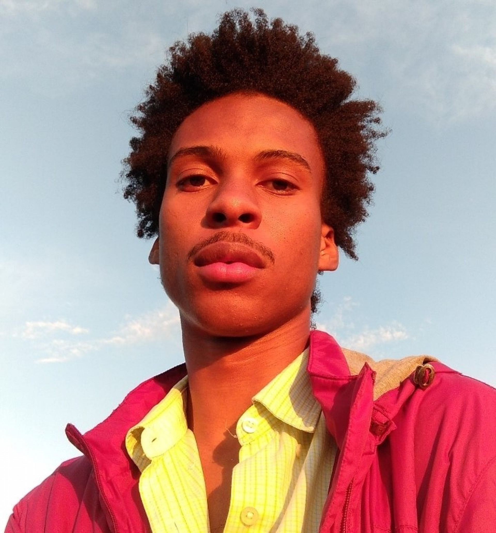 Algrin David &eacute; universit&aacute;rio e produtor audiovisual; homem desapareceu nesta quarta-feira (24) no mar do Arpoador