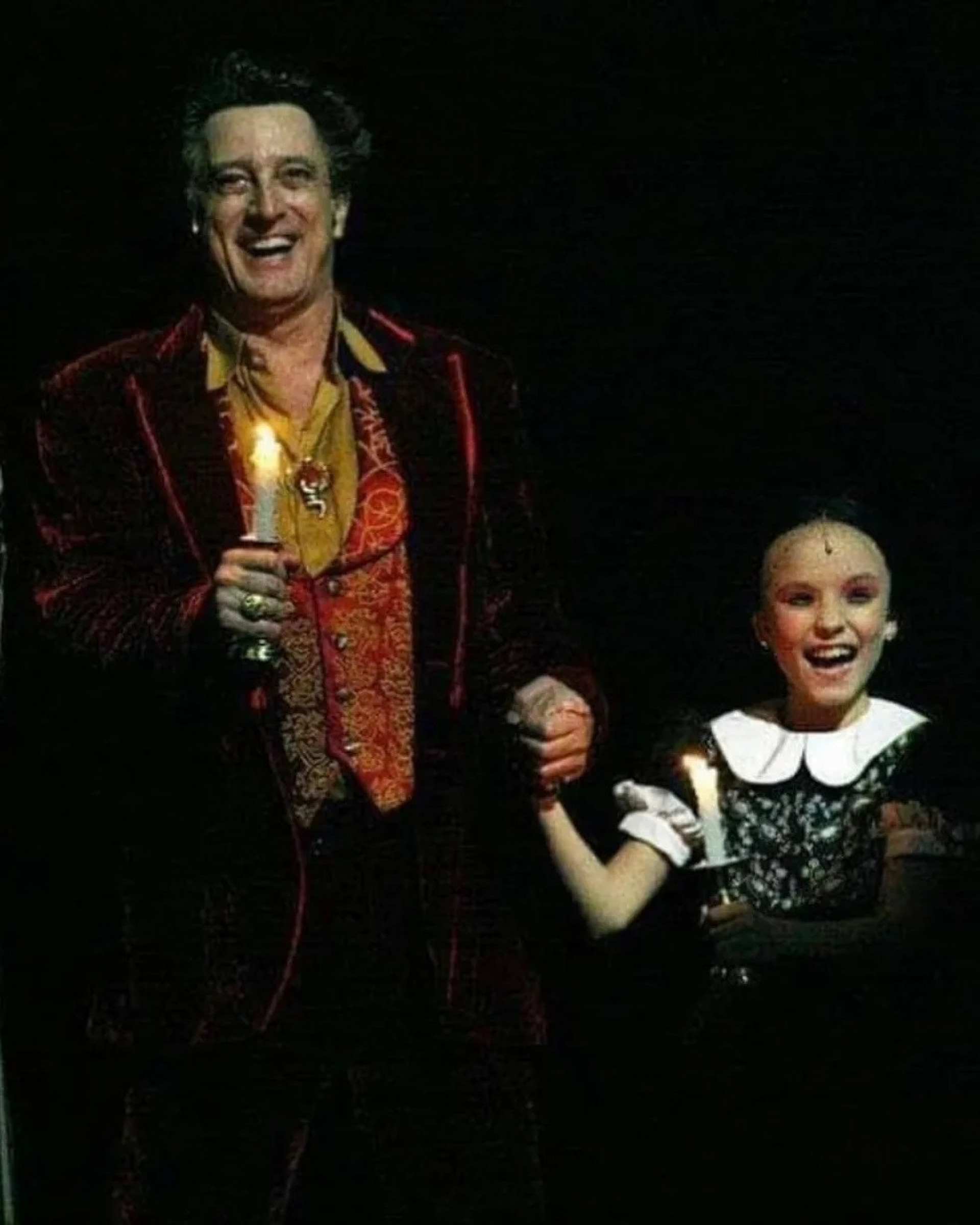 Larissa Manoela ao lado de Eduardo Galvão, no teatro - Reprodução / Instagram