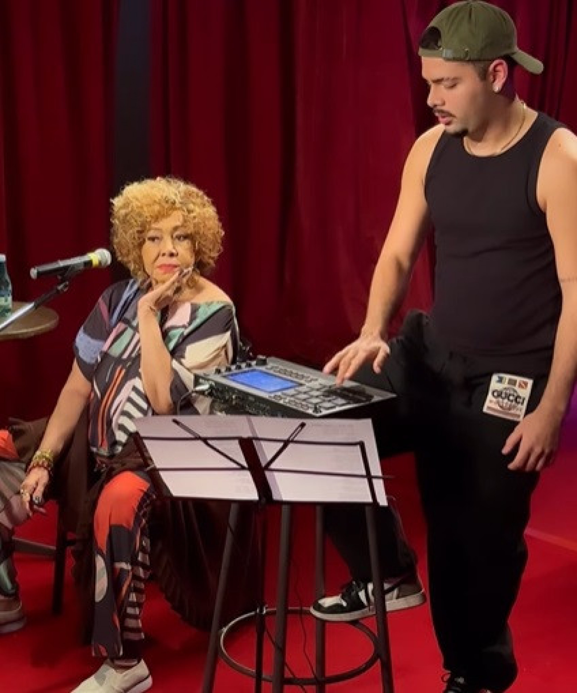 Pedro Sampaio mostra remix de 'Não deixe o samba morrer' para Alcione - Reprodução de vídeo