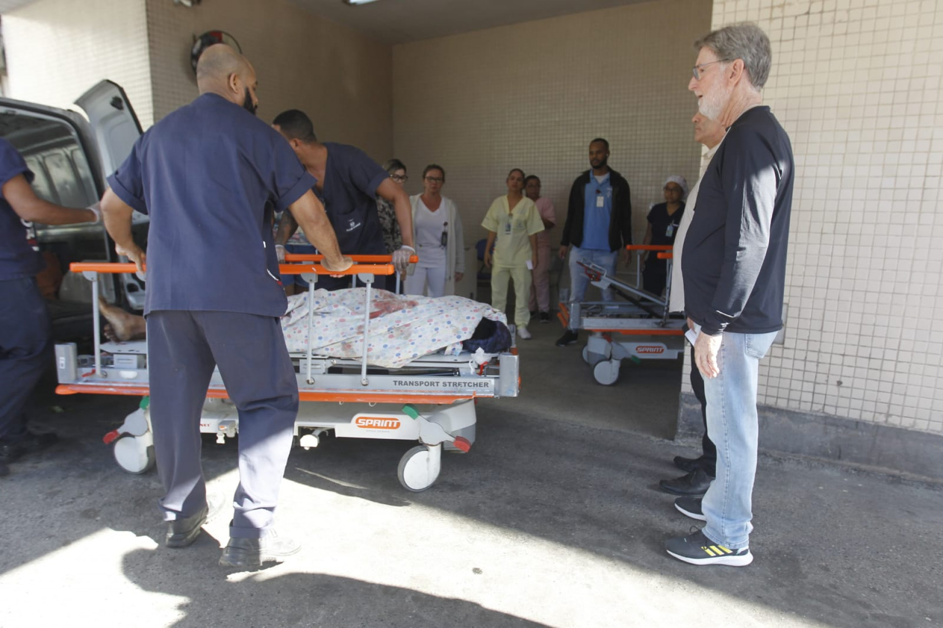 Pelo menos quatro pessoas deram entrada já sem vida no Hospital Estadual Getúlio Vargas - Reginaldo Pimenta/Agência O Dia