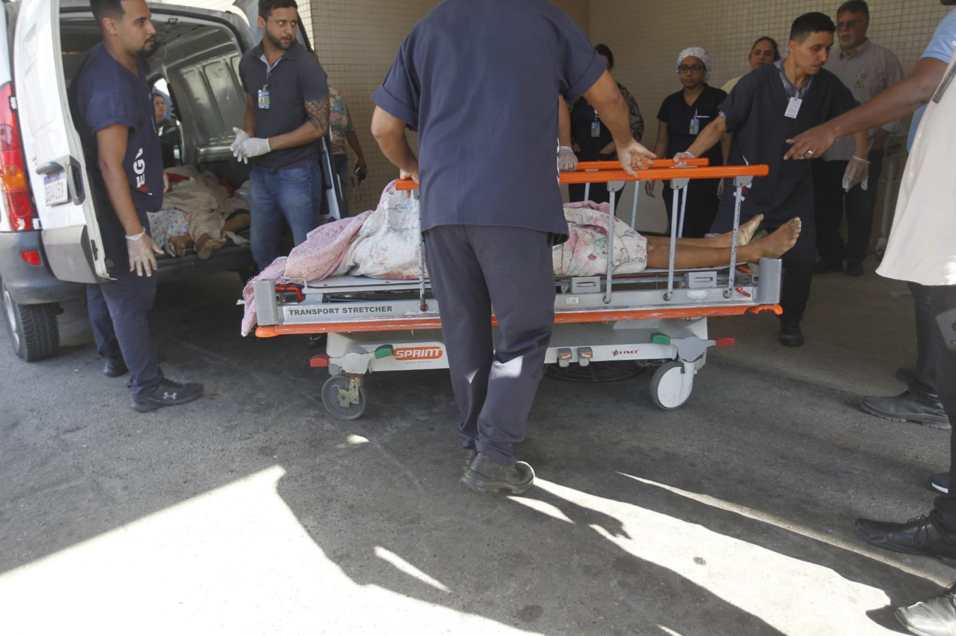 Quatro suspeitos baleados foram levados ao Hospital Get&uacute;lio Vargas, mas n&atilde;o resistiram e morreram nesta quinta-feira (25) - Reginaldo Pimenta/Ag&ecirc;ncia O Dia