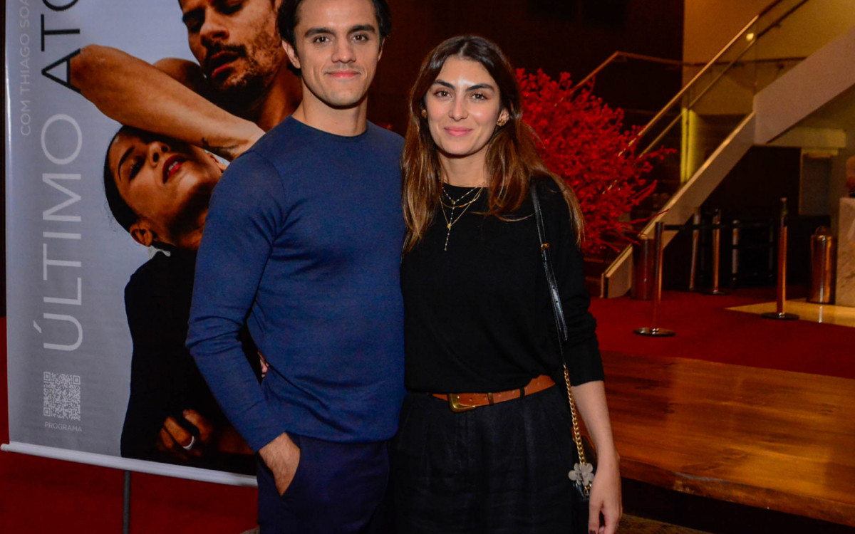 Felipe Simas e Mariana Uhlmann