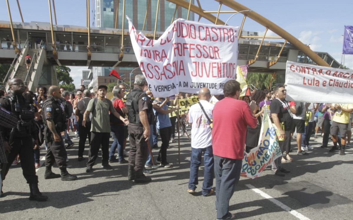 Profissionais de educação do estado realizam mais um protesto em reivindicação ao piso nacional - Marcos Porto/Agência O DIA