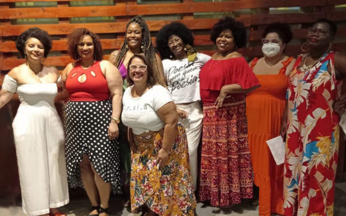 O coletivo literário feminino Vingando Ismênia, no Viradão Suburbano de 2021, no Terraço do Imperator - Centro Cultural João Nogueira, no Méier - Divulgação