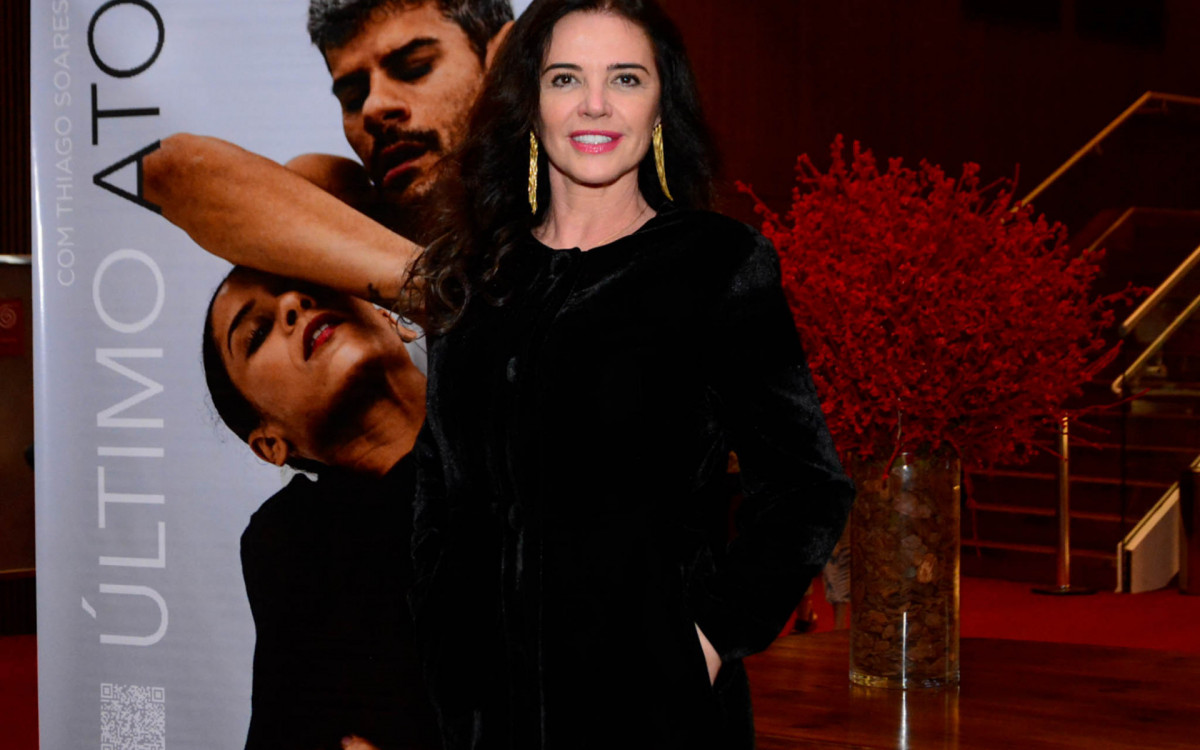 Luma de Oliveira confere o espetáculo \'O Último Ato\'