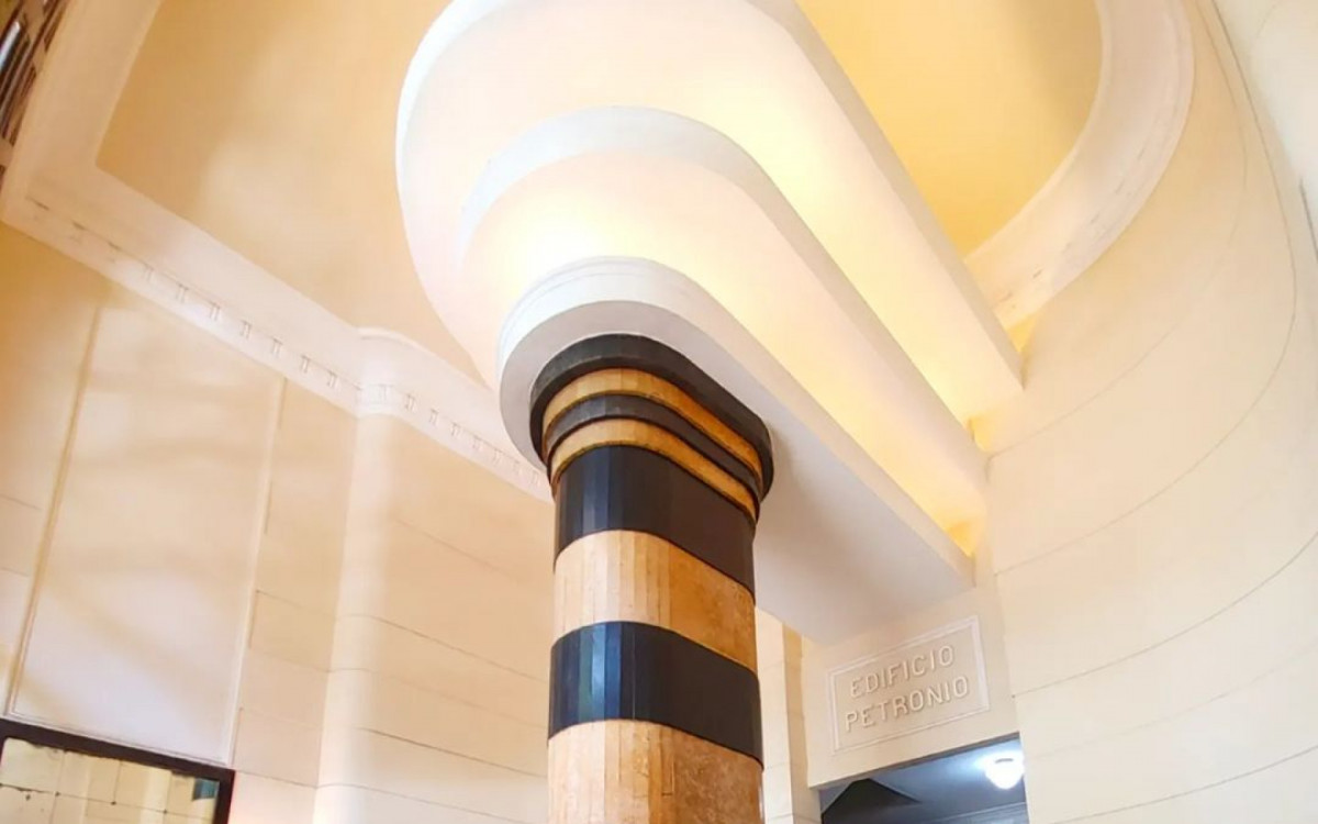 Interior no estilo art déco do Edifício Petrônio, em Copacabana, inspirado nos transatlânticos do início do século XX. O prédio consta nos tours guiados do projeto 'Rio - Casas & Prédios Antigos' - Rio - Casas & Prédios Antigos / Reprodução