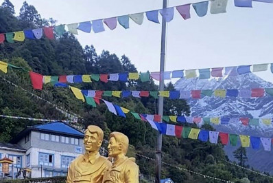 Nepal inaugura estátuas dos primeiros montanhistas do Everest