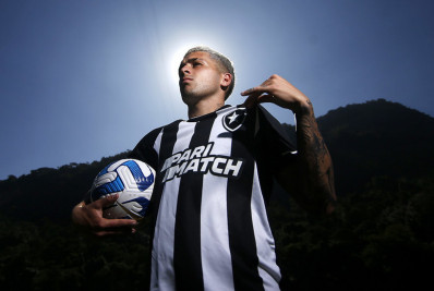 Apesar de busca por empréstimo, Diego Hernández opta por permanecer no Botafogo