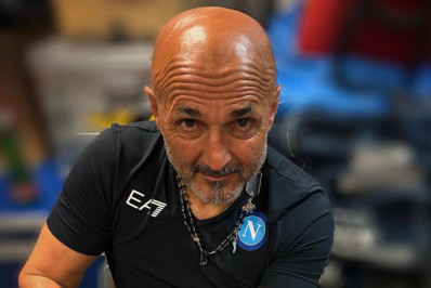 Napoli: técnico Luciano Spalletti faz tatuagem em homenagem ao título do Campeonato Italiano