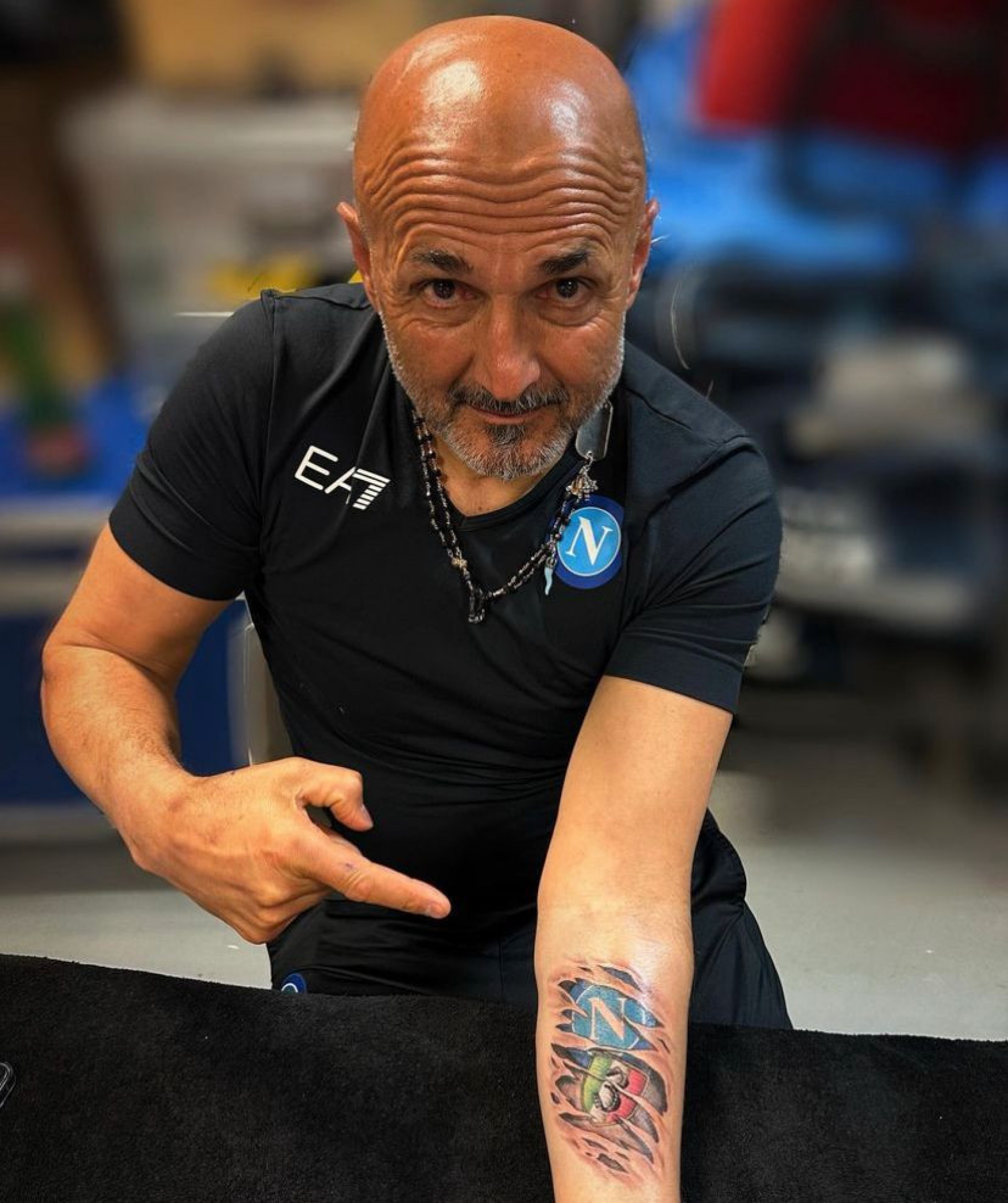 Tatuagem do técnico Luciano Spalletti em homenagem ao título do Napoli - Foto: Reprodução/Instagram @valentinorussotattoo