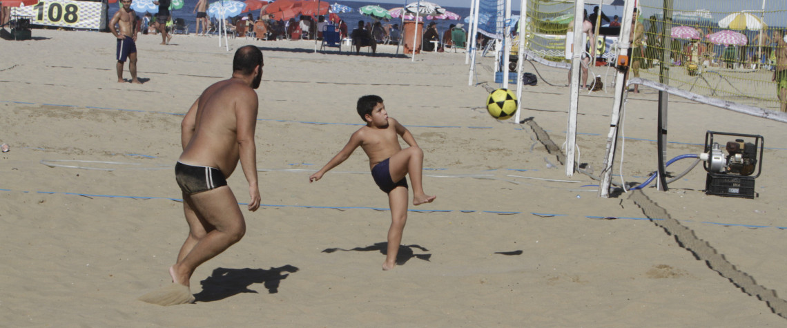 Movimentação na Praia de Copacabana, neste sábado (27). - Marcos Porto/Agencia O Dia