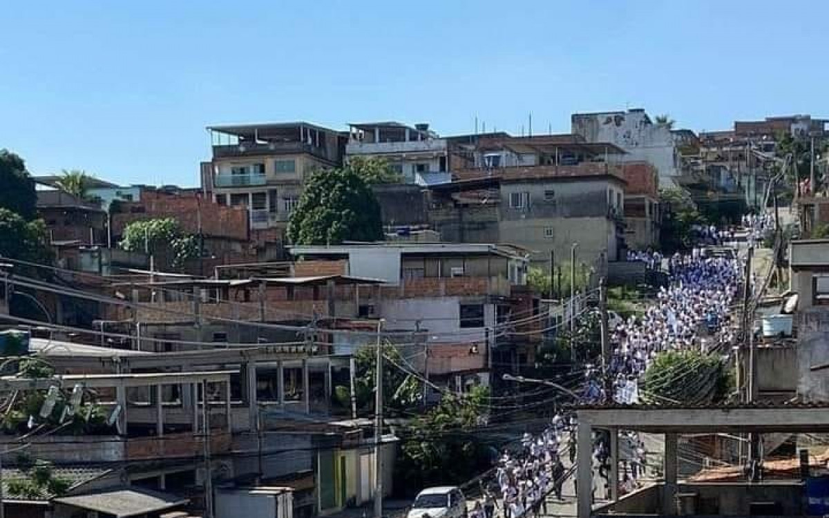 Caminhada da Paz reuniu moradores das comunidades Vila Ruth e Morro do Tamanco, em S&atilde;o Jo&atilde;o de Meriti