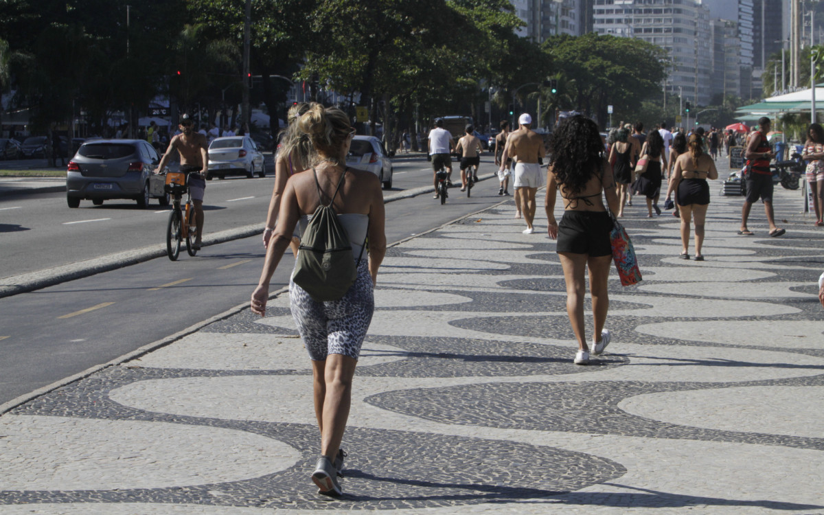 Movimentação na Praia de Copacabana, neste sábado (27). - Marcos Porto/Agencia O Dia