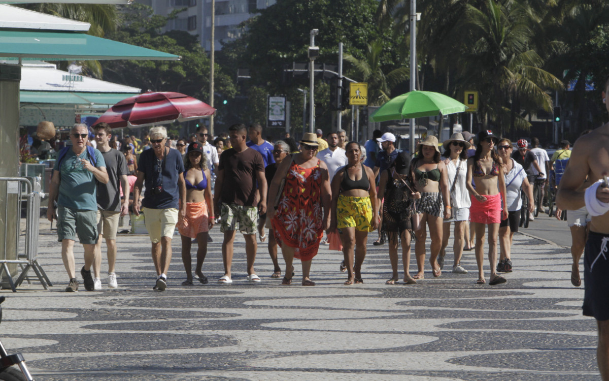Movimentação na Praia de Copacabana, neste sábado (27). - Marcos Porto/Agencia O Dia