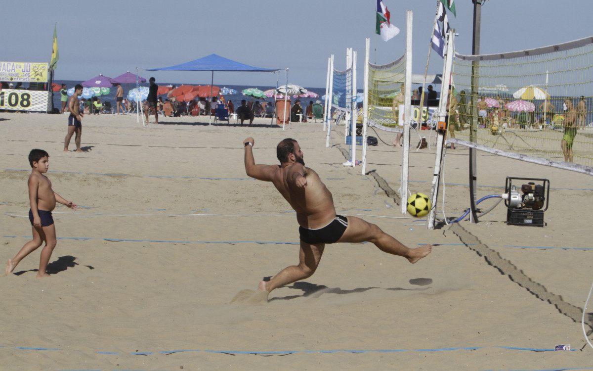 Movimentação na Praia de Copacabana, neste sábado (27). - Marcos Porto/Agencia O Dia