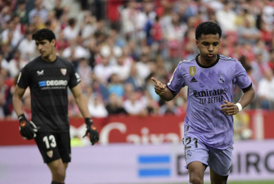 Sem Vini Jr, Real Madrid vence Sevilla com gols de Rodrygo
