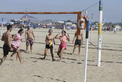 Cariocas aproveitam sábado de sol antes da chegada de frente fria