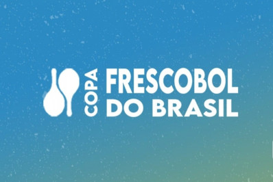 Abraão recebe 1ª Copa Brasil Frescobol