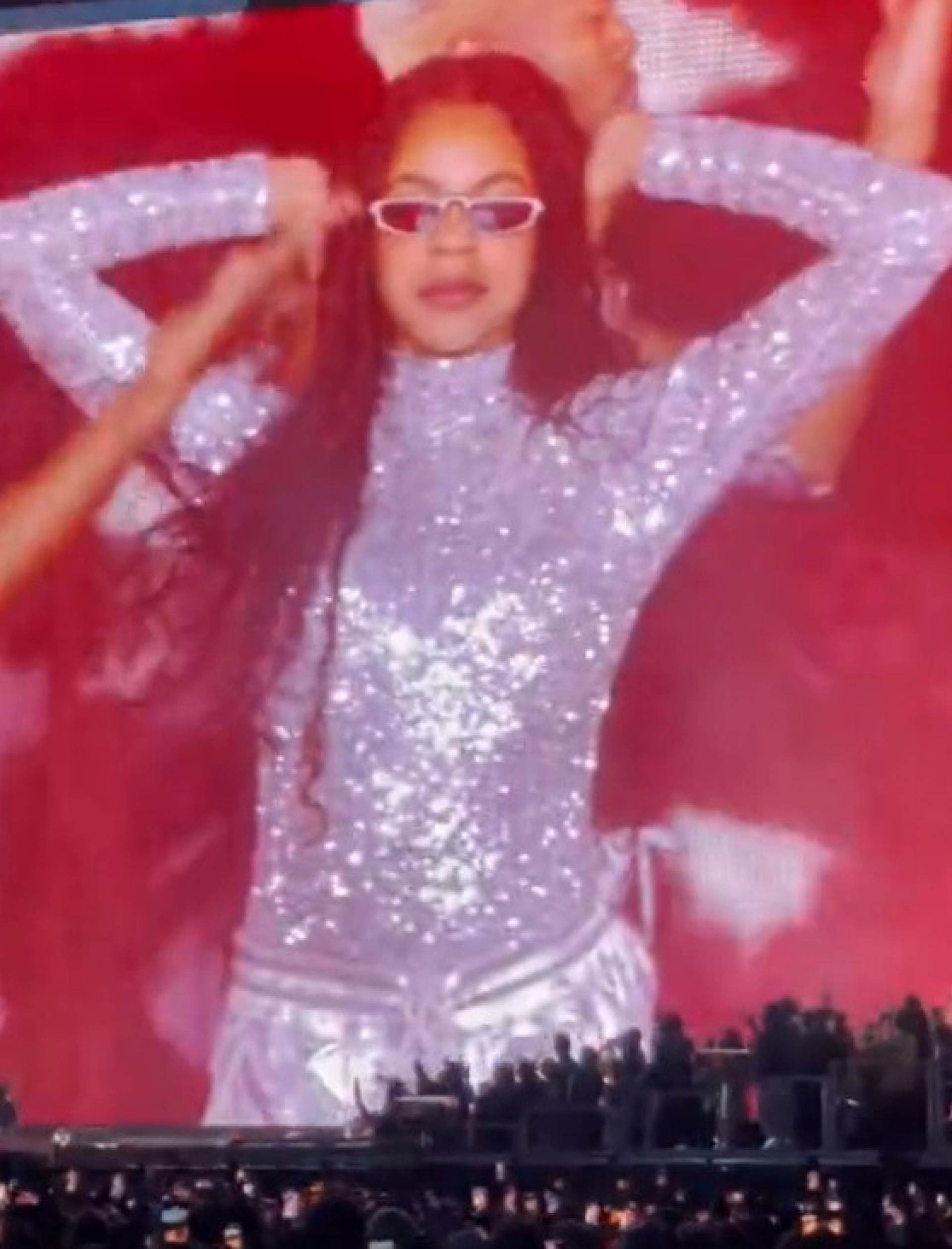 Blue Ivy dança com a mãe, Beyoncé, em show em Paris - Reprodução de vídeo